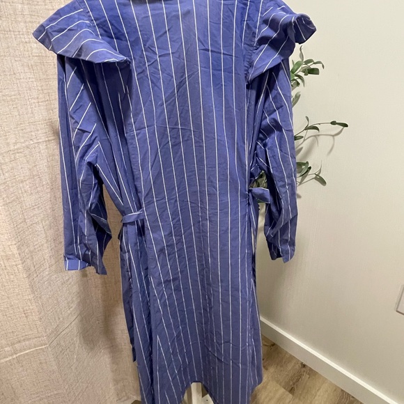 Cute dress with ruffed accents size 24 . Classy - Picture 2 of 5